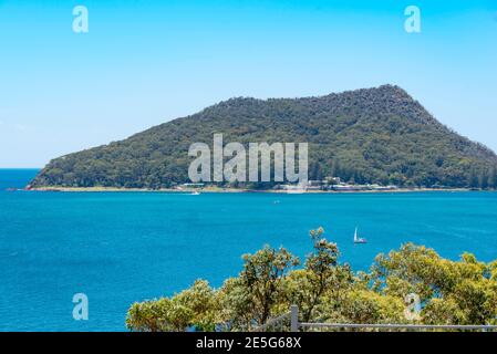 Blick nach Osten Richtung Tomaree Head am Eingang zu Port Stephens und am östlichen Ende der Shoal Bay, New South Wales, Australien Stockfoto