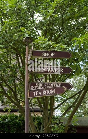 Auf dem Gelände der Slipper Chapel oder des römisch-katholischen Heiligtums unserer Lieben Frau, Houghton St Giles, Norfolk, Großbritannien Stockfoto