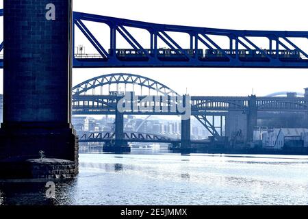 Die Metro Bridge auf dem Fluss Tyne in Newcastle upon Tyne, Tyneside, Nordostengland, Großbritannien Stockfoto