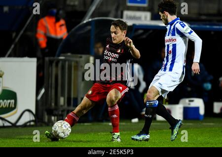 HEERENVEEN, NIEDERLANDE - JANUAR 27: Jens Toornstra von Feyenoord, Mitchell van Bergen vom SC Heerenveen während des niederländischen Eredivisie-Spiels zwischen SC H Stockfoto