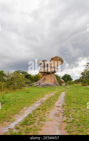 Natürliche Balancierfelsen in Epworth, außerhalb von Harare, Simbabwe, 2018. Quelle: Vuk Valcic/Alamy Stockfoto