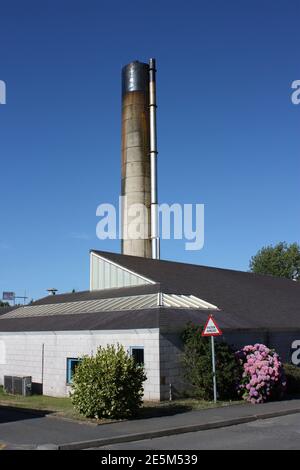 Guernsey. St. Andrews. Princess Elizabeth Hospital. Verbrennungsblock für Krankenhausabfälle mit Abluftkamin. Stockfoto