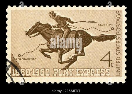 USA - UM 1960: Eine 4 Cent Briefmarke, die in den USA gedruckt wurde, zeigt Pony Express Rider, um 1960 Stockfoto