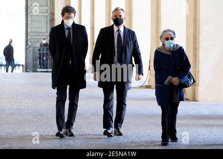 Rom, der Präsident der Republik Sergio Mattarella, empfängt die Delegationen der politischen Parteien im Quirinale während der Konsultationen zur Lösung der abgebildeten Regierungskrise: Riccardo Maggi, Riccardo Richetti, Emma Bonino Stockfoto