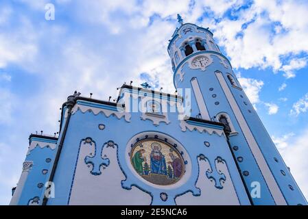Kirche der Heiligen Elisabeth, bekannt als Blaue Kirche, in der Altstadt von Bratislava, Slowakei Stockfoto