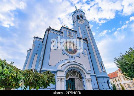 Kirche der Heiligen Elisabeth, bekannt als Blaue Kirche, in der Altstadt von Bratislava, Slowakei Stockfoto