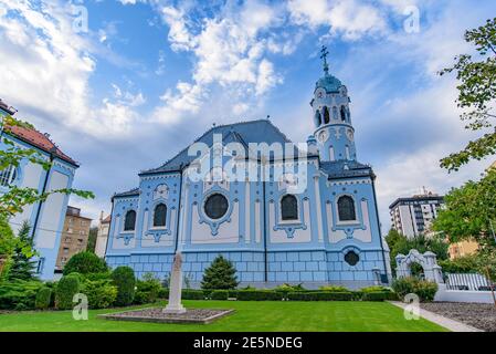Kirche der Heiligen Elisabeth, bekannt als Blaue Kirche, in der Altstadt von Bratislava, Slowakei Stockfoto