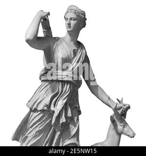 Antike Skulptur Diana Artemis. Göttin des Mondes, Tierwelt, Natur und Jagd. Klassische weiße Marmorstatuette isoliert auf weißem Hintergrund Stockfoto