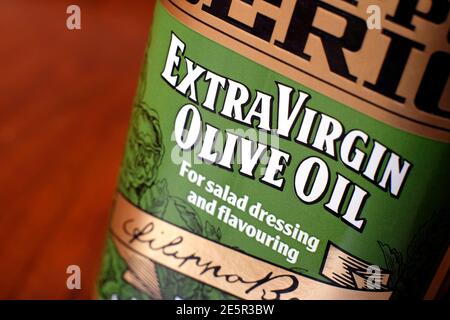 Flasche natives Olivenöl extra Stockfoto