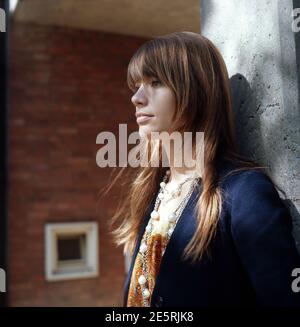 FRANCOISE HARDY, französische Chansonsängerin und Schauspielerin in Deutschland, 1966. FRANCOISE HARDY, französische Chansonsängerin und Filmschauspielerin in Deutschland, 1966. Stockfoto