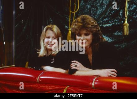 WWF Club, Unterhaltungsshow, Deutschland 1980 - 1990, Gaststar Stimmwunder Sandra Schwarzhaupt und Mutter Gertrud Maria. Stockfoto