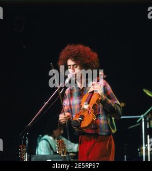 ANGELO BRANDUARDI, italienischer Musiker und Sänger, ein Cantautore, bei einem TV-Auftritt, 1979. ANGELO BRANDUARDI, italienischer Musiker und Sänger, A Cantautore, TV-Performance, 1979. Stockfoto