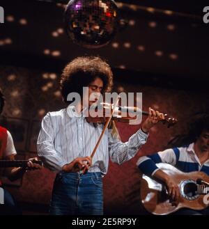 ANGELO BRANDUARDI, italienischer Musiker und Sänger, ein Cantautore, bei einem TV Auftritt, 1982. ANGELO BRANDUARDI, italienischer Musiker und Sänger, A Cantautore, TV-Performance, 1982. Stockfoto