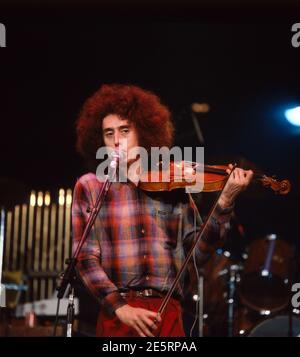 ANGELO BRANDUARDI, italienischer Musiker und Sänger, ein Cantautore, bei einem TV-Auftritt, 1979. ANGELO BRANDUARDI, italienischer Musiker und Sänger, A Cantautore, TV-Performance, 1979. Stockfoto