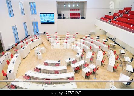 Potsdam, Deutschland. Januar 2021. Der leere Plenarsaal des Brandenburger landtags vor Sitzungsbeginn. Quelle: Soeren Stache/dpa-Zentralbild/dpa/Alamy Live News Stockfoto