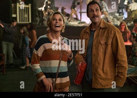 JULIE BOWEN und ADAM SANDLER in HUBIE HALLOWEEN (2020), Regie Steven BRILL. Bild: HAPPY MADISON PRODUCTIONS / Album Stockfoto