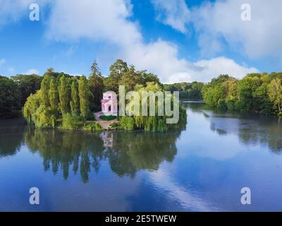 Insel der Liebe Sofia Park, Pavillon auf der Insel. Uman, Ukraine Stockfoto