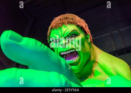 Madame Tussauds Der Unglaubliche Hulk. Grün Gehäutet Fiktiven Superhelden. Wütend Gesicht und zeigen den Finger. Manhattan, New York City, USA Stockfoto