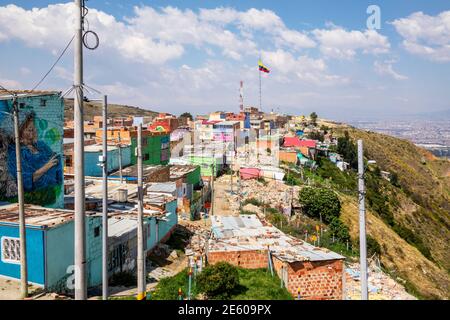 Bogota, Kolumbien - 14. Februar 2020: Comuna El Paraiso, eine arme Stadt im Süden von Bogota, die meist bergige ländliche Stadt umfasst eine der lar Stockfoto