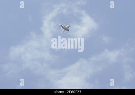 Volkel, Niederlande - 14. Juni 2019: Saab JAS39 Gripen von oben auf einer Flugschau Stockfoto