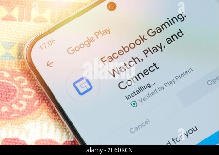 New york, USA - 26. Januar 2021: Facebook-Gaming in google Play marketon Smartphone-Bildschirm Nahaufnahme. Stockfoto