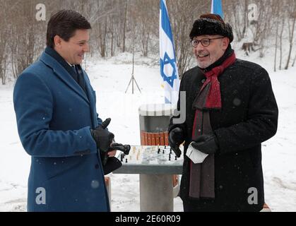 Nicht exklusiv: KIEW, UKRAINE - 28. JANUAR 2021 - Stellvertretender Leiter der Kiewer Stadtverwaltung Oleksandr Chartschenko und außerordentlicher Botschafter Stockfoto