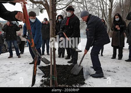 Nicht exklusiv: KIEW, UKRAINE - 28. JANUAR 2021 - Stellvertretender Leiter der Kiewer Stadtverwaltung Oleksandr Chartschenko und außerordentlicher Botschafter Stockfoto