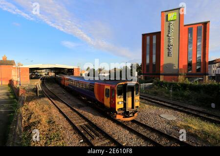 153311 EMR, East Midlands Railway Regional, Grimsby Railway Station, Lincolnshire County, England, Großbritannien Stockfoto