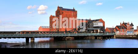 Die Corporation Bridge, Grimsby Stadt, Lincolnshire County, England die Corporation Bridge ist eine Scherzer Rolling Lift Bascule Brücke über das Old Dock Stockfoto