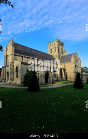 Herbstfarben auf Grimsby Minster, Grimsby Stadt, Lincolnshire County, England Stockfoto