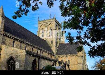 Herbstfarben auf Grimsby Minster, Grimsby Stadt, Lincolnshire County, England Stockfoto