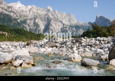 Der Shale Fluss im Theth Nationalpark, Albanien Stockfoto