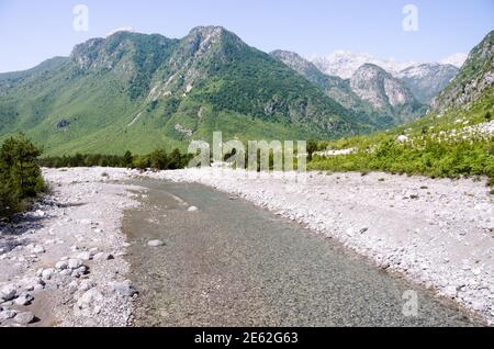 Der Shale Fluss im Theth Nationalpark, Albanien Stockfoto