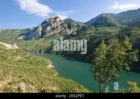 Blick auf den Koman-Fierza See, Albanien Stockfoto