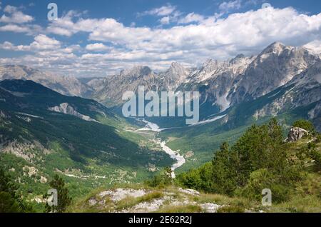 Hohe Ansicht des Valbona Valley National Park, Albanien Stockfoto