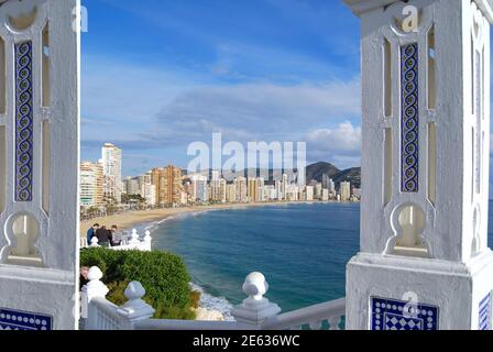 Playa de Levante vom Plaza de Castelar, Old Town, Benidorm, Costa Blanca, Provinz Alicante, Spanien Stockfoto