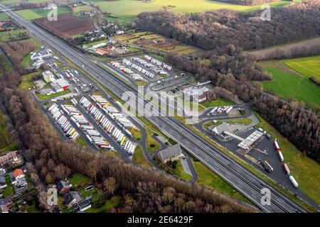 Luftbild Autobahnzufahrt Rhynern-Nord und Rhynern-Süd an der Autobahn A2, Parkplätze LKW, Hamm, Ruhrgebiet, Nordrhein-Westfalen, Deutschland Stockfoto