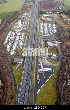 Luftbild Autobahnzufahrt Rhynern-Nord und Rhynern-Süd an der Autobahn A2, Parkplätze LKW, Hamm, Ruhrgebiet, Nordrhein-Westfalen, Deutschland Stockfoto