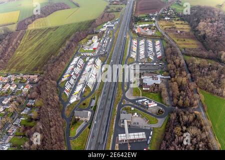 Luftbild Autobahnzufahrt Rhynern-Nord und Rhynern-Süd an der Autobahn A2, Parkplätze LKW, Hamm, Ruhrgebiet, Nordrhein-Westfalen, Deutschland Stockfoto