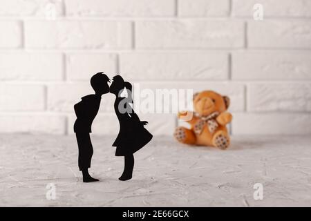 Verliebtes Paar und Teddybär Stockfoto