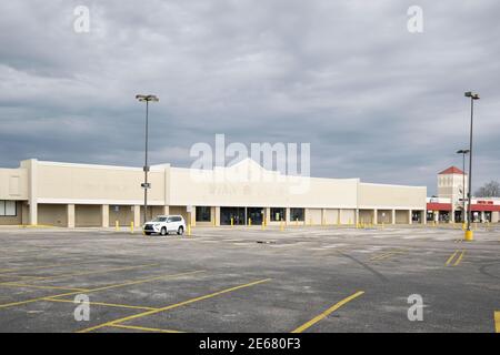 Vordere äußere eines leeren Speicher oder Store front- oder eine geschlossene Ladengeschäft in einem Einkaufszentrum in Montgomery Alabama, USA. Stockfoto