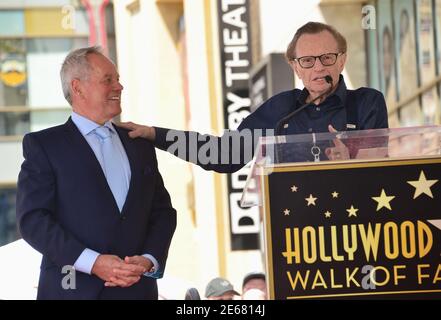 Los Angeles, USA. April 2017. Wolfgang Puck - STAR 027 und Larry King Credit: Tsuni/USA/Alamy Live News Stockfoto