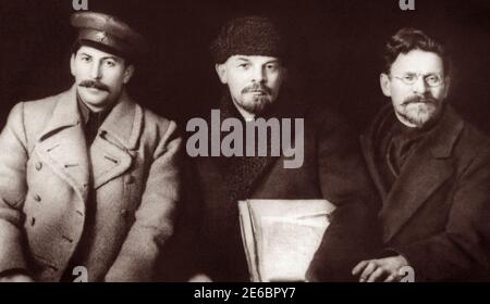 Joseph Stalin, Wladimir Lenin und Michail Kalinin auf dem VIII. Parteitag der Russischen Kommunistischen Partei, Moskau, 1919. Stockfoto