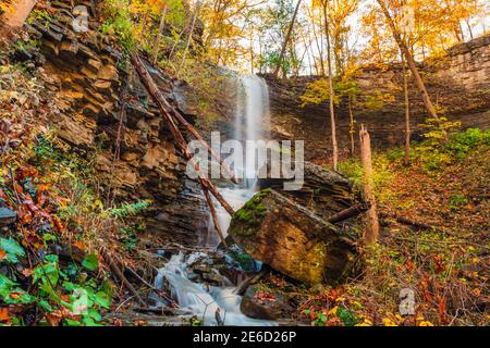 Billy Green Conservation Area Rainbow Falls Hamilton Ontario im Herbst Stockfoto