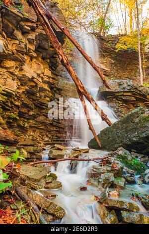 Billy Green Conservation Area Rainbow Falls Hamilton Ontario im Herbst Stockfoto