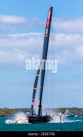 Auckland, Neuseeland. Januar 2021. Luna Rossa im Halbfinale des Prada Cup Credit: Imageimage/Alamy Live News Stockfoto