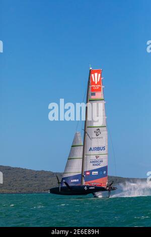 Auckland, Neuseeland. Januar 2021. American Magic im Halbfinale des Prada Cup Credit: Imageimage/Alamy Live News Stockfoto