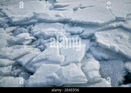 Die Eisblöcke am Kapchagai-See, Kasachstan Stockfoto