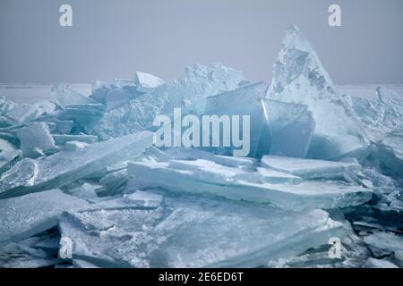 Die Eisblöcke am Kapchagai-See, Kasachstan Stockfoto