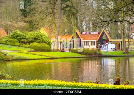 Keukenhof, Lisse, Niederlande - 4. April 2016: Der Eingang des Blumen- und Tulpengartenparks in Südholland Stockfoto